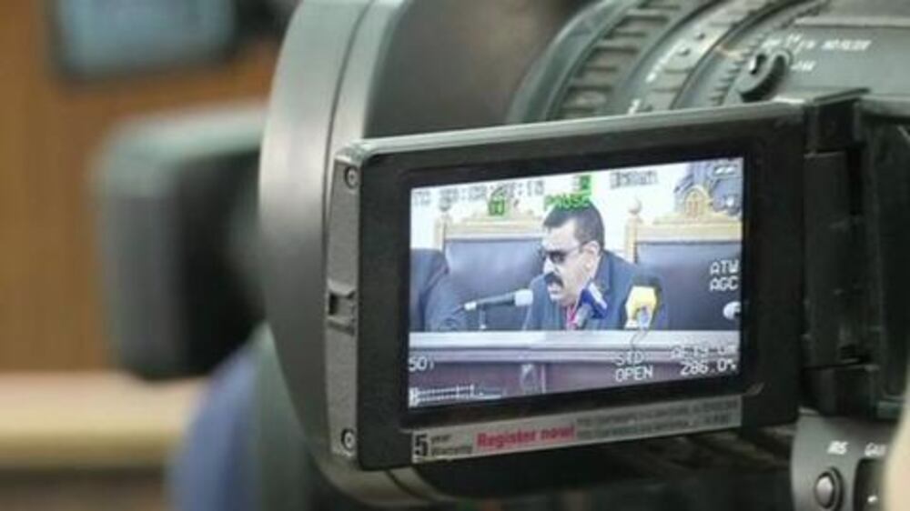 Video: Egypt adjourns journalist trial