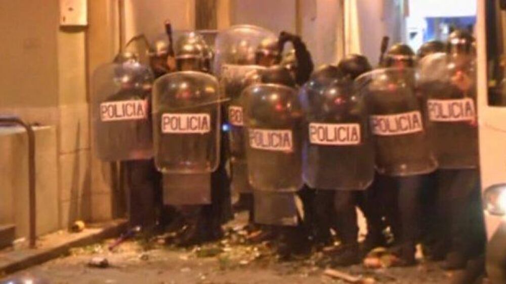 Video: Protesters clash with police in Spain