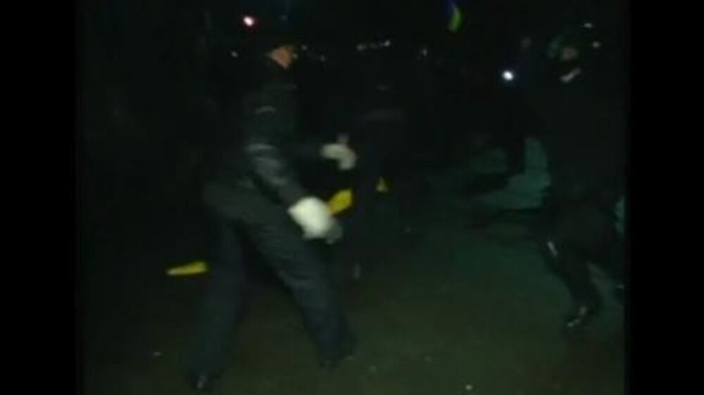 Video: Clashes erupt in Ukraine protest