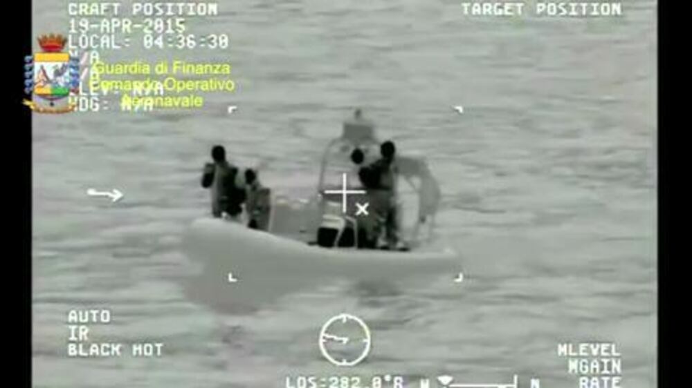 Migrants arrive in Sicily a day after hundreds drown in dangerous crossing - video