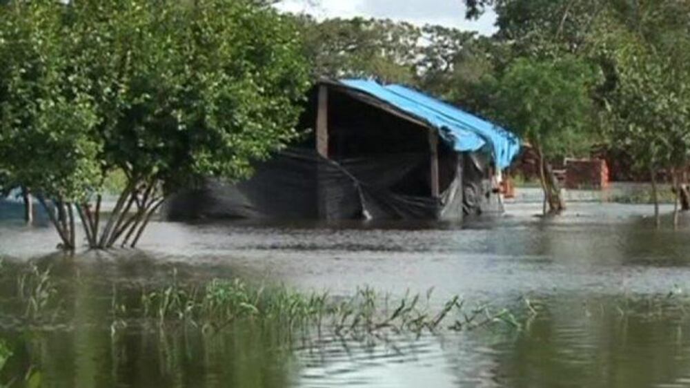 Video: Floods inundate Bolivia