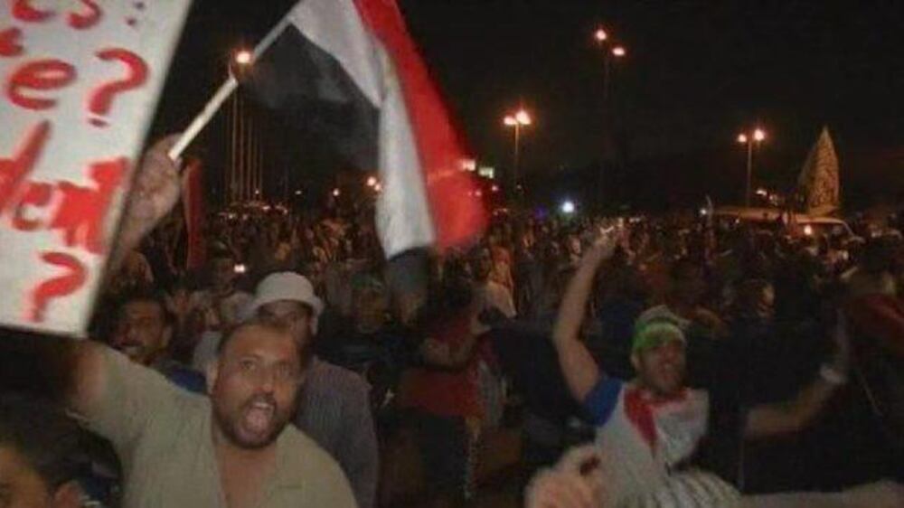 Video: Demos turn violent in Cairo