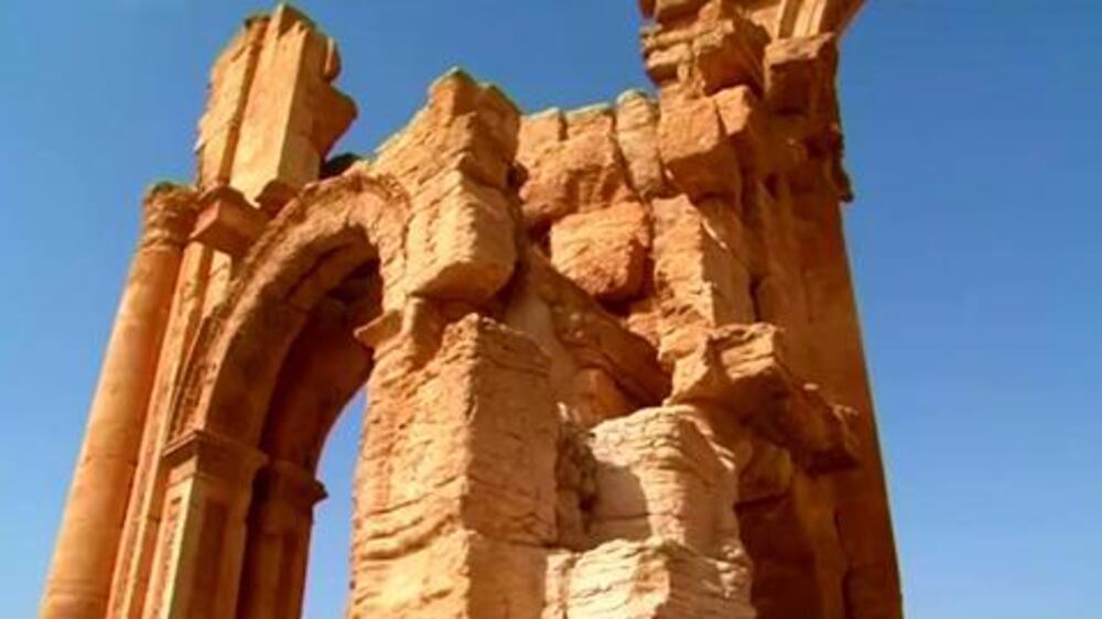 ISIL seizes parts of Syria's historic Palmyra city - video