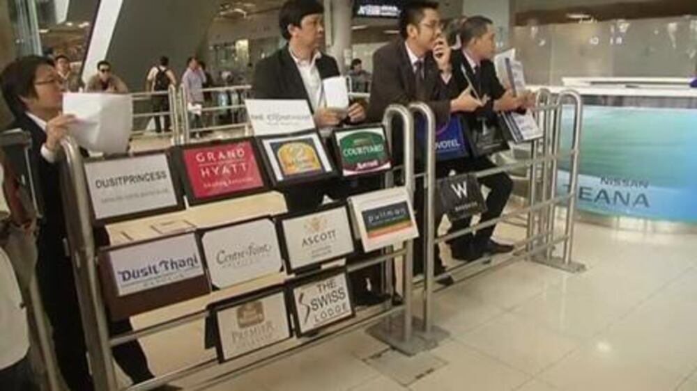 Video: Tourists undeterred by Thai protests