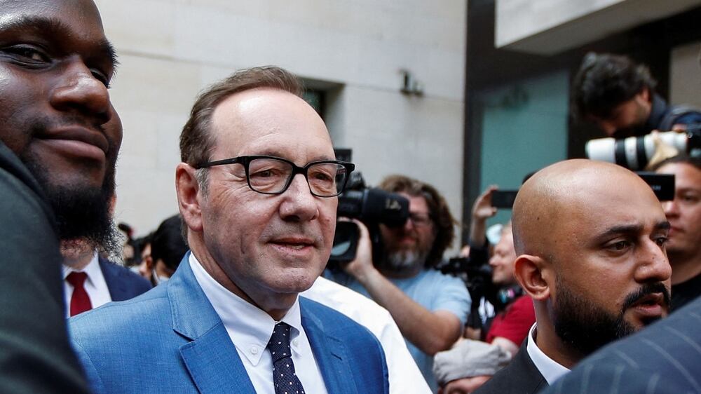 Actor Kevin Spacey leaves Westminster Magistrates Court after attending a hearing over charges related to allegations of sex offences, in London, Britain, June 16, 2022.  REUTERS / Peter Nicholls