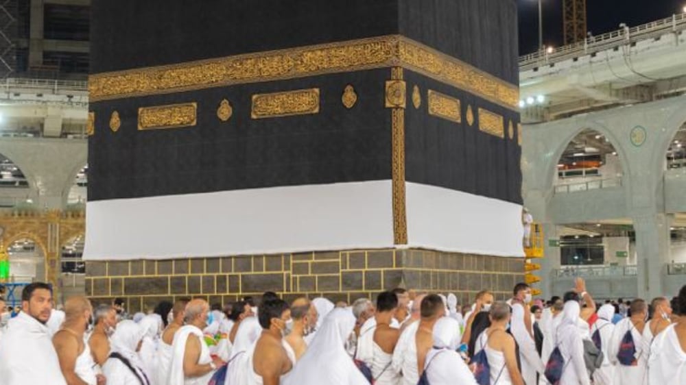 What do pilgrims wear on Hajj and what things to pack for the journey?