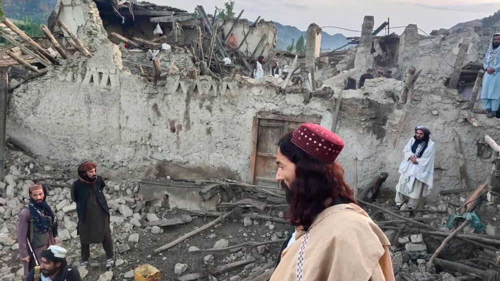 At least 900 die in Afghan earthquake