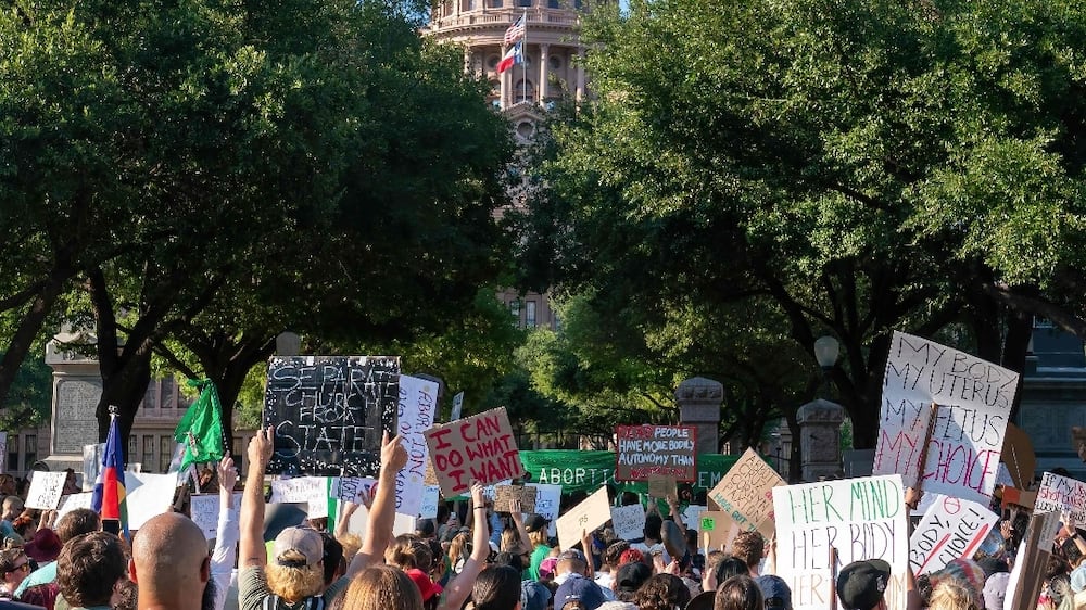Abortion rights demonstrators gather near the State Capitol in Austin, Texas, June 25, 2022.  - Abortion rights defenders fanned out across America on June 25 for a second day of protest against the Supreme Court's thunderbolt ruling, as state after conservative state moved swiftly to ban the procedure.  (Photo by SUZANNE CORDEIRO  /  AFP)