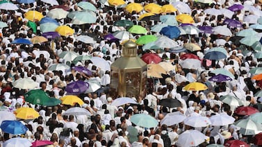 Hajj pilgrims helped to keep cool amid soaring temperatures