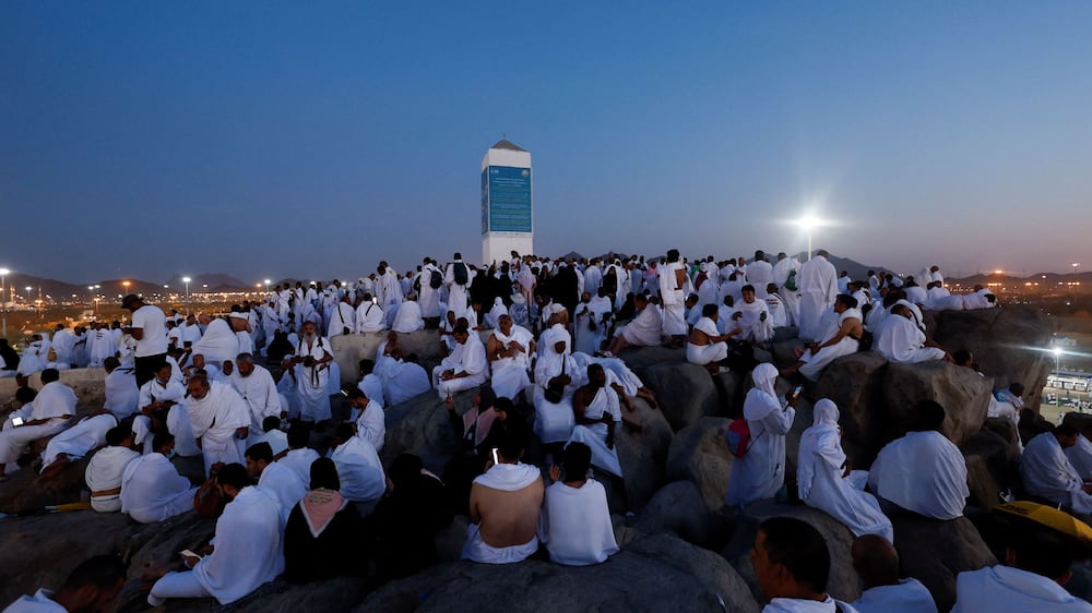 Hajj pilgrims make their way to Mount Arafat