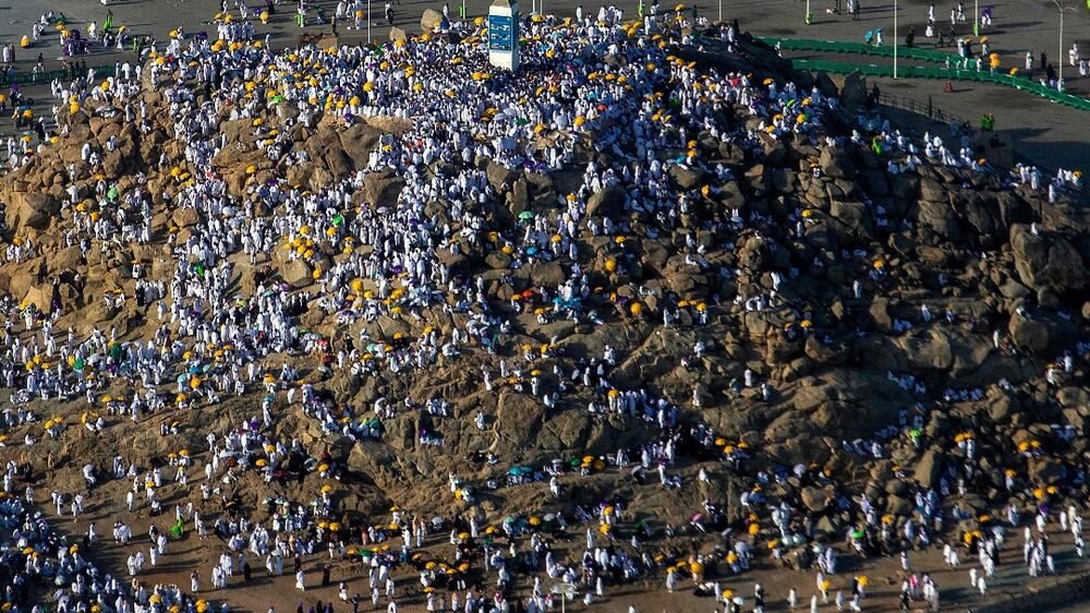 Watch as pilgrims leave Mount Arafat at sunset on the second day of Hajj