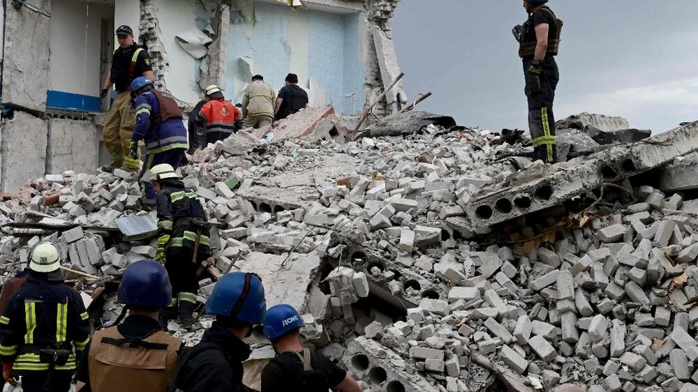 Rockets destroy five-storey building in Donetsk