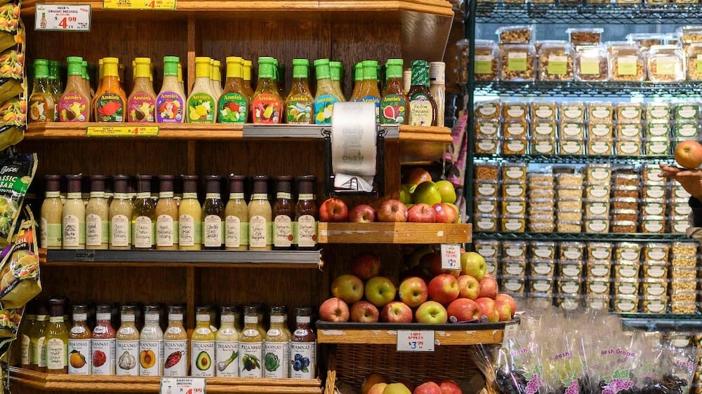 A worker stocks groceries at a supermarket on July 13, 2022, in New York City.  - US consumer price inflation surged 9. 1 percent over the past 12 months to June, the fastest increase since November 1981, according to government data released on July 13.  Driven by record-high gasoline prices, the consumer price index jumped 1. 3 percent in June, the Labor Department reported.  (Photo by ANGELA WEISS  /  AFP)