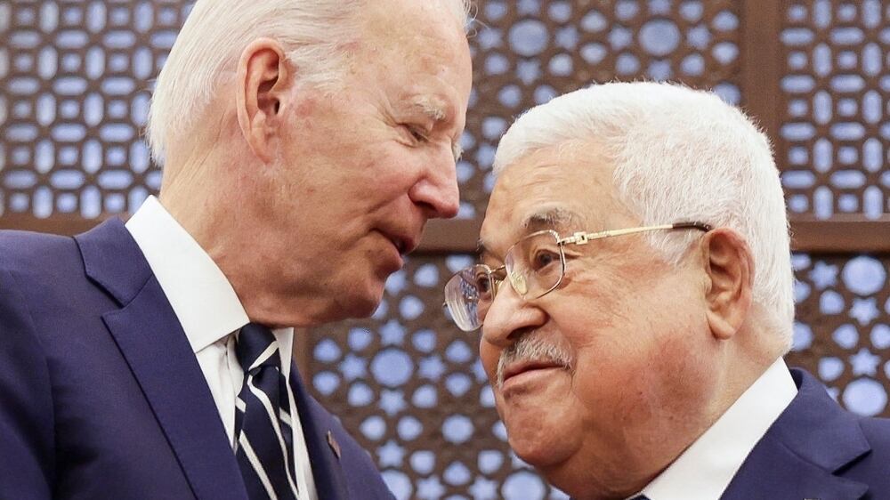 U. S.  President Joe Biden shakes hands with Palestinian President Mahmoud Abbas at the Presidential Compound, in Bethlehem, in the Israeli-occupied West Bank July 15, 2022.  REUTERS / Evelyn Hockstein