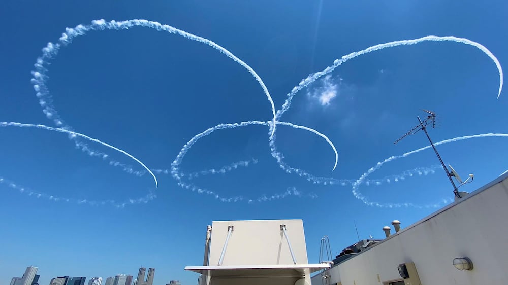 Japanese fighter jets draw Olympic rings over Tokyo