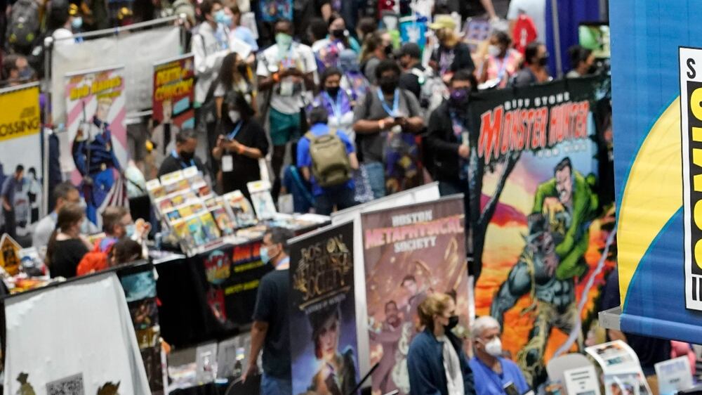 Comic-Con attendees peruse the aisles of the convention show floor during Preview Night at the 2022 Comic-Con International at the San Diego Convention Center, Wednesday, July 20, 2022, in San Diego.  (AP Photo / Chris Pizzello)
