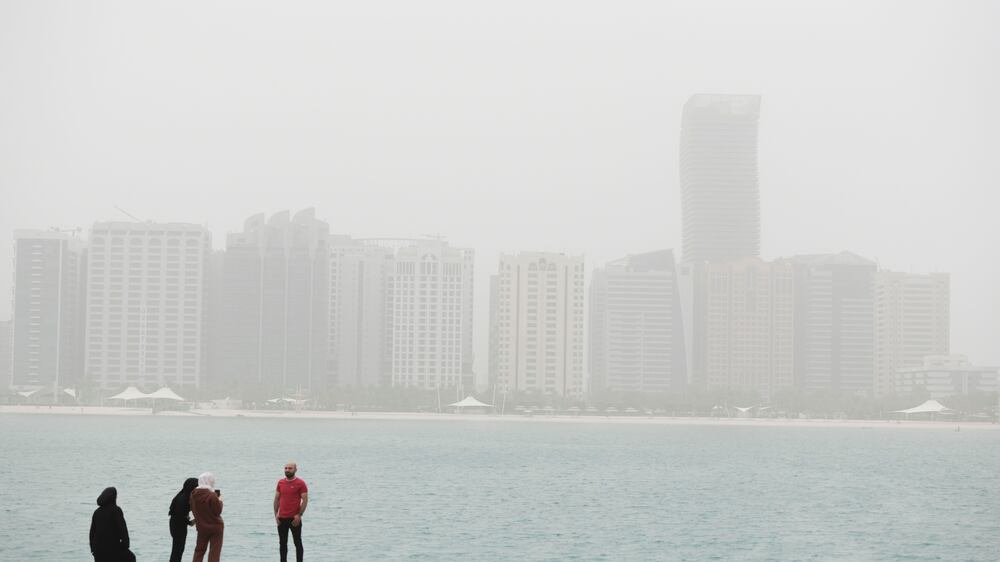 Rain in UAE after dust alert issued
