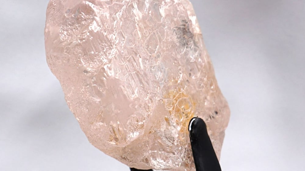 This undated handout picture released by Lucapa Diamond Company Limited on July 27, 2022 shows a 170 carat pink diamond -- dubbed The Lulo Rose -- that was discovered at the Lulo mine in Angola's diamond-rich northeast region.  (Photo by Handout  /  LUCAPA DIAMOND COMPANY LIMITED  /  AFP)  /  RESTRICTED TO EDITORIAL USE - MANDATORY CREDIT "AFP PHOTO  /  LUCAPA DIAMOND COMPANY LIMITED  /  " - NO MARKETING NO ADVERTISING CAMPAIGNS - DISTRIBUTED AS A SERVICE TO CLIENTS