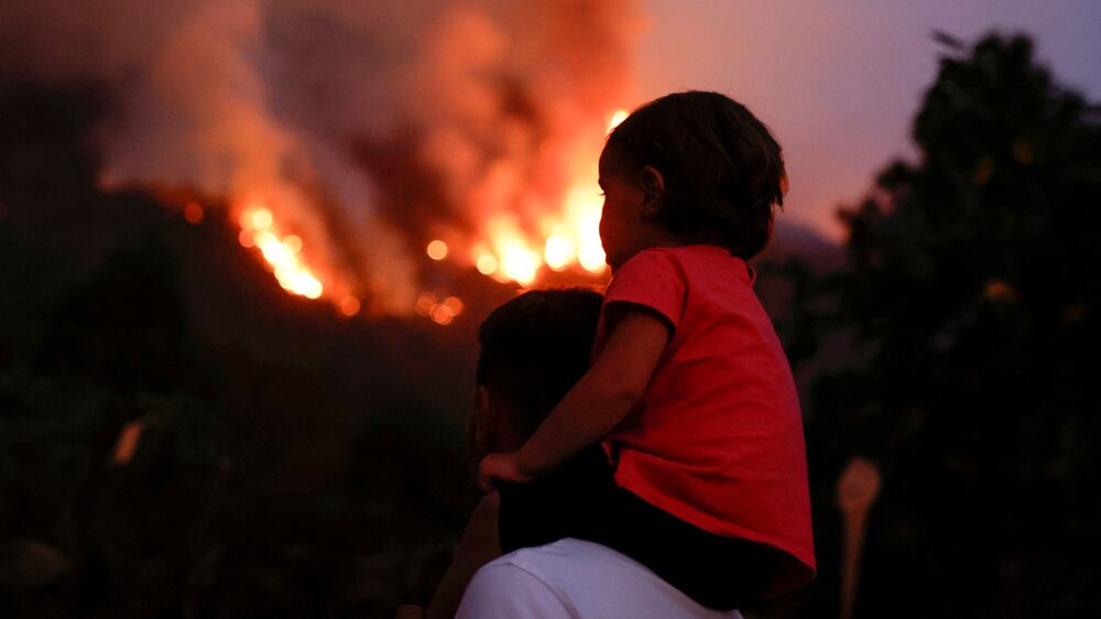 Wildfires in Tenerife force the evacuation of about 4,500 people