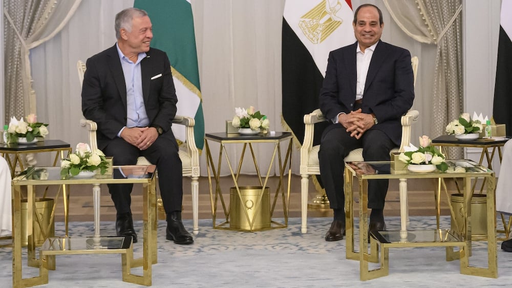 President Sheikh Mohamed attends mini Arab summit in Egypt