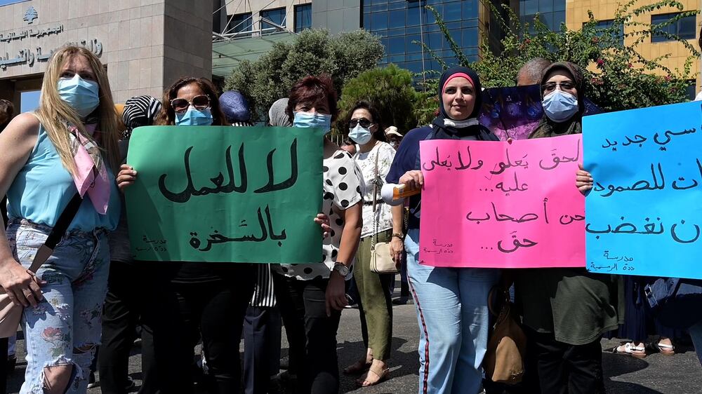 Lebanon teachers protest to demand higher salaries