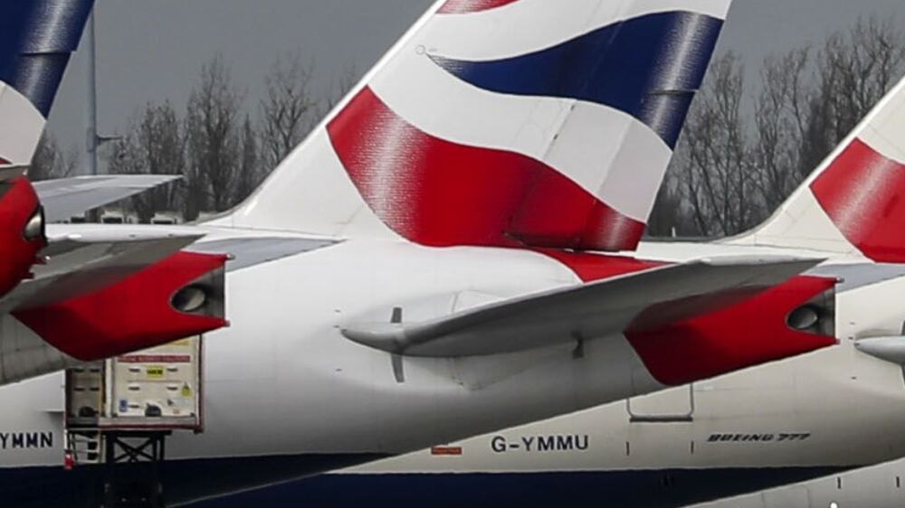 Airline pilot announces Queen Elizabeth II's death mid-flight