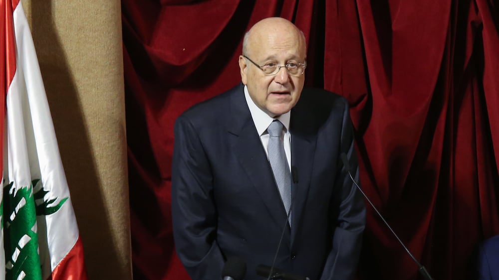 Lebanese parliament meets to approve government - despite power cuts