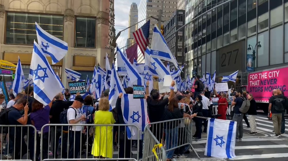 Anti-Netanyahu protesters disrupt Israeli Prime Minister's meeting with Joe Biden