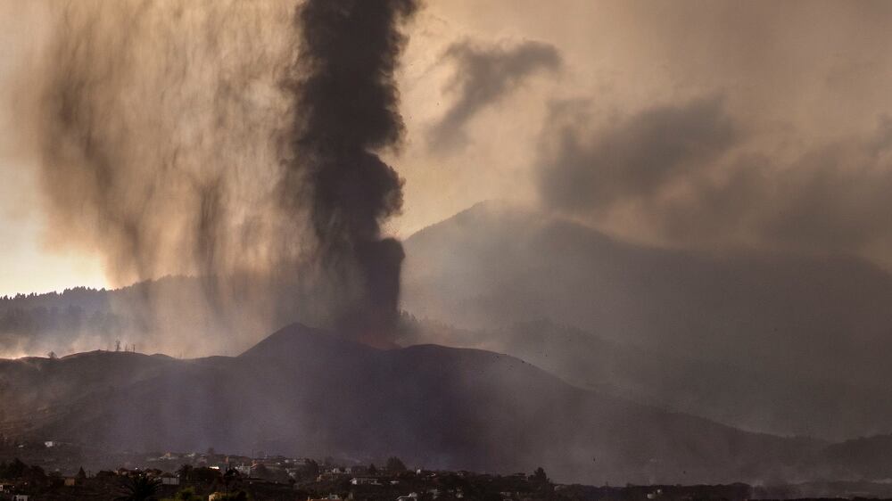 Lava engulfs 100 homes in La Palma