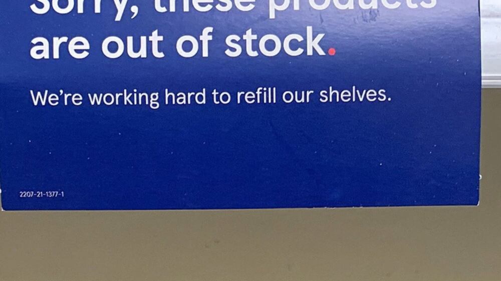 A sign apologising to customers for a lack of stock is pictured above an empty shelf where carbonated bottles of Soda Water would usually be stocked, is pictured in a Tesco's supermarket in Liverpool, north west England on September 22, 2021.  - Britain warned Wednesday that a deal to restart captured carbon dioxide production, which is vital for the food industry but was paused owing to surging gas prices, could cost tens of millions of pounds.  The CO2 shortage has triggered warnings of further pressure on food supplies, which are already hit by insufficient numbers of lorry drivers.  (Photo by Paul ELLIS  /  AFP)