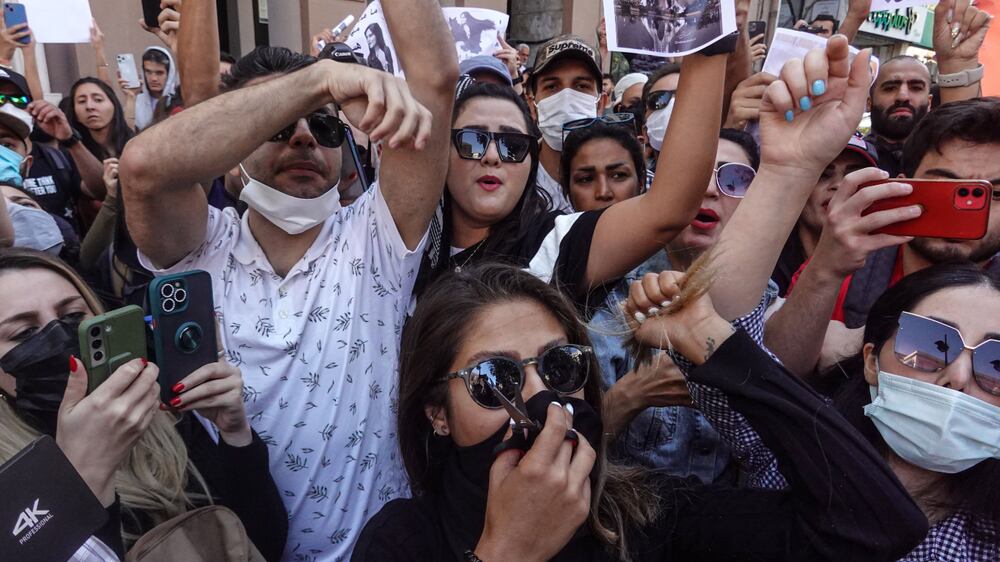 Iranian women cut hair in protest against death of Mahsa Amini