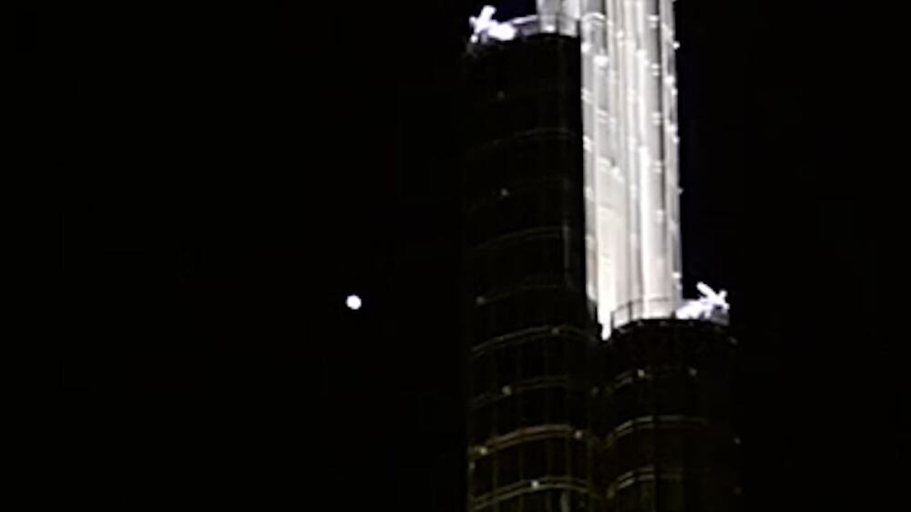 Sheikh Hamdan shares video of Jupiter passing behind Burj Khalifa