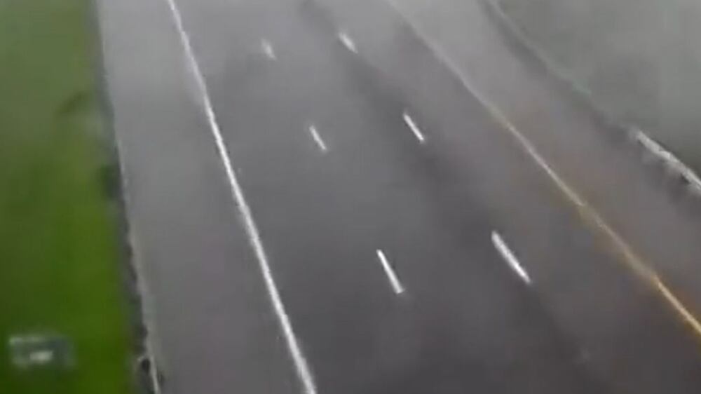Traffic camera captures Hurricane Ian slamming Florida motorway