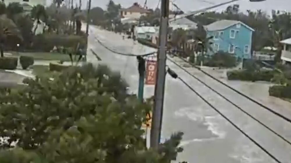 Timelapse shows storm surge from Hurricane Ian inundate Florida city