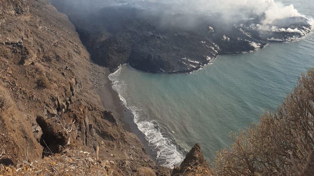 Watch the moment La Palma island volcano lava reaches ocean