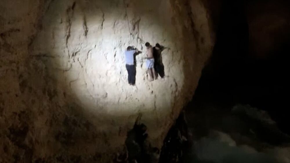 Dramatic clifftop rescue after migrants’ boat sinks in Greek waters
