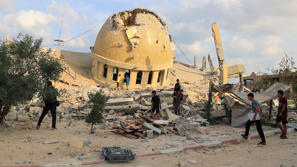 Israeli air strikes destroy mosque in Gaza