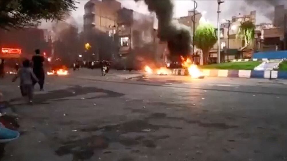 Multiple fires on road in Iran's Javanrud as protests continue