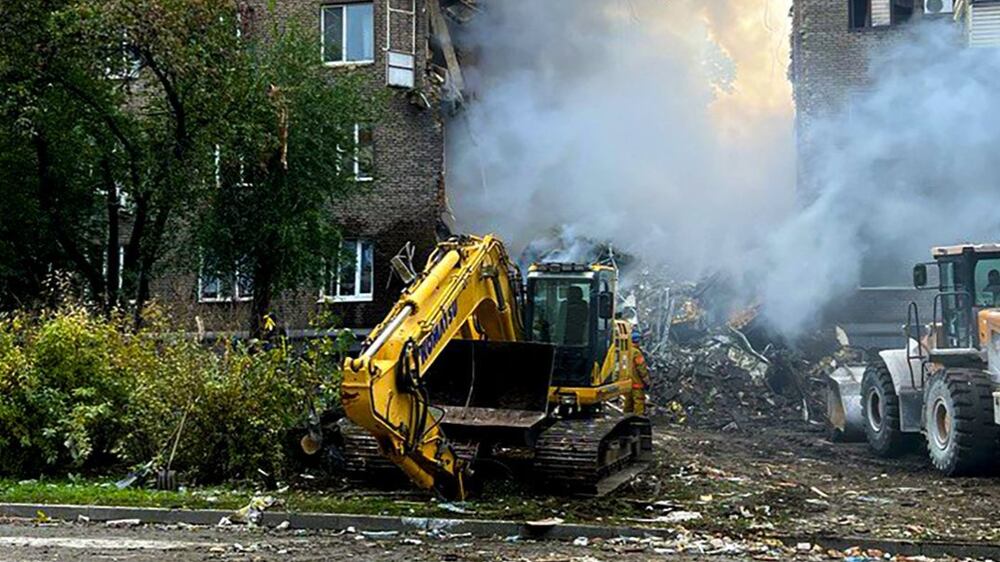 This handout picture taken and released by National Police of Ukraine on October 10, 2022, shows a residential building damaged after a strike on Zaporizhzhia, amid the Russian invasion of Ukraine.  (Photo by Handout  /  National Police of Ukraine  /  AFP)  /  RESTRICTED TO EDITORIAL USE - MANDATORY CREDIT "AFP PHOTO  /  HO - NATIONAL POLICE OF UKRAINE " - NO MARKETING NO ADVERTISING CAMPAIGNS - DISTRIBUTED AS A SERVICE TO CLIENTS