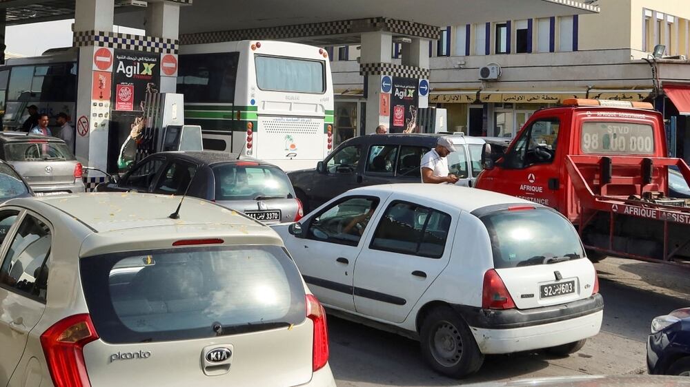 Long queues in Tunisia amid fuel shortages