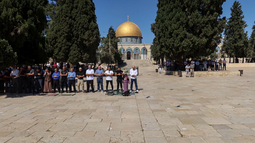 Palestinians head to Al Aqsa for Friday prayer