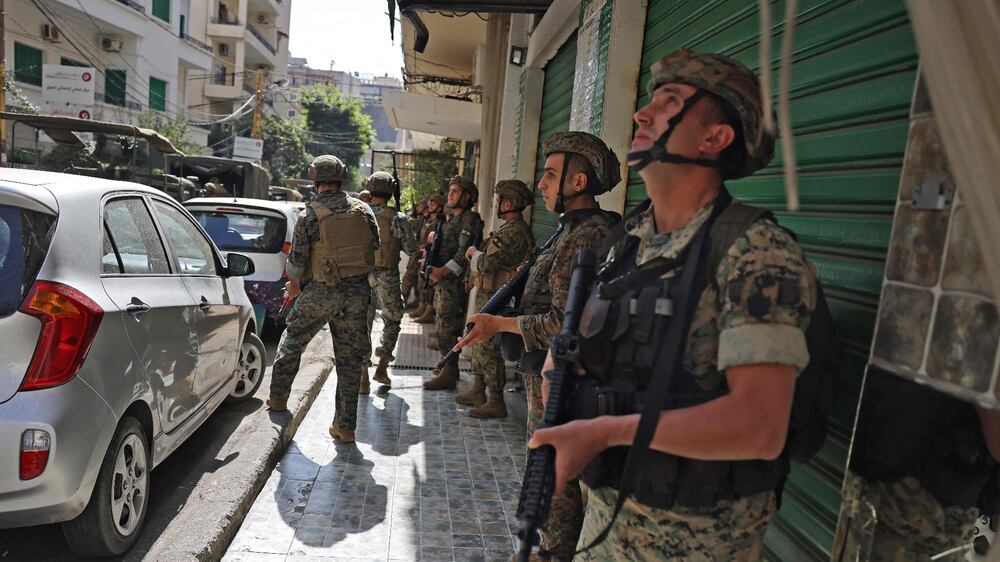 Lebanese Army soldiers take a position in the area of Tayouneh, in the southern suburb of the capital Beirut on October 14, 2021, after clashes following a demonstration by supporters of Hezbollah and the Amal movement.  (Photo by JOSEPH EID  /  AFP)
