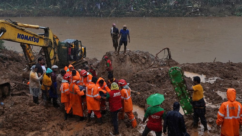 Rescue workers carry the body of a victim after recovering it from the debris of a residential house following a landslide caused by heavy rainfall at Kokkayar village in Idukki district in the southern state of Kerala, India, October 17, 2021.  Picture taken October 17, 2021.  REUTERS/Stringer NO ARCHIVES.  NO RESALES. 