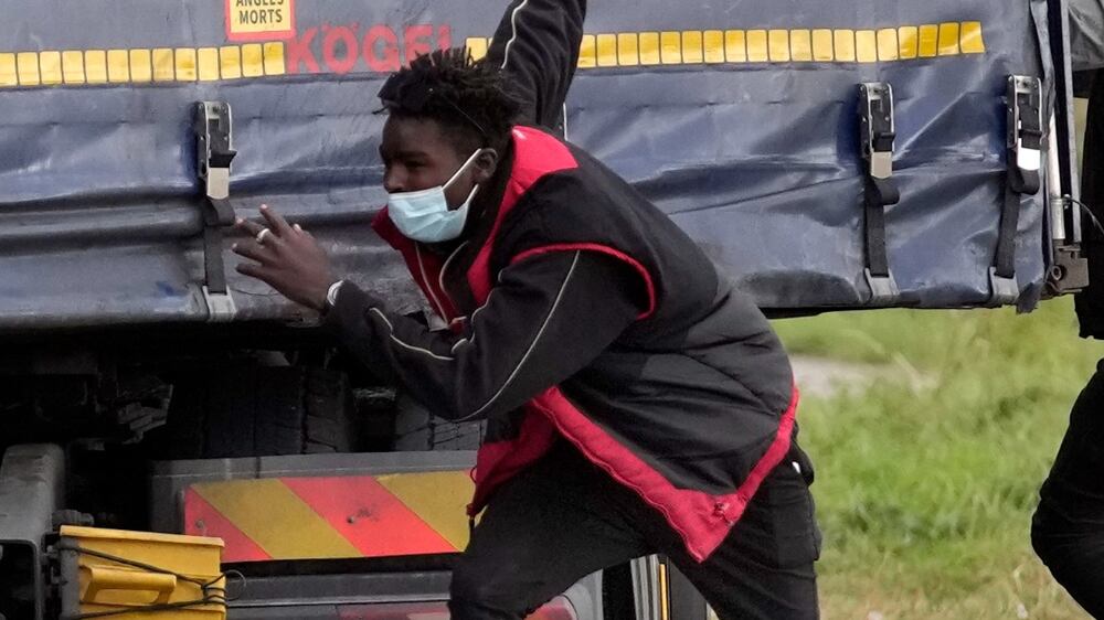 Migrants in Calais await chance to jump on lorries
