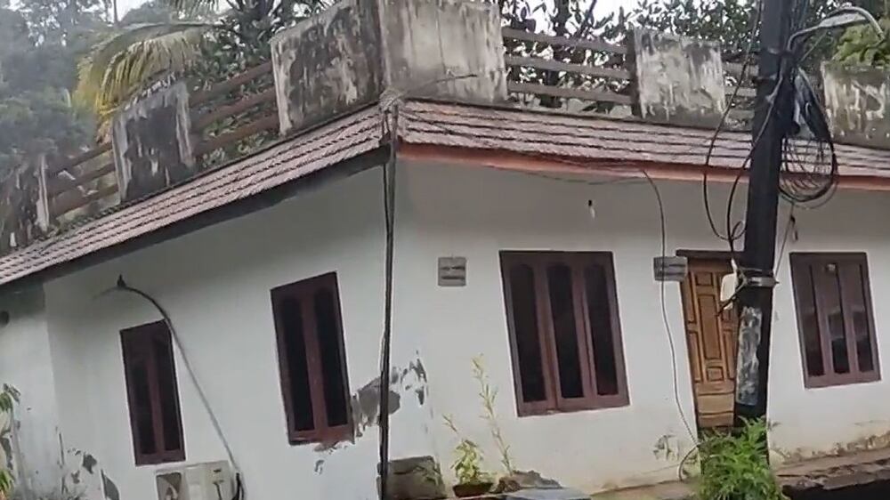 Dramatic video shows house washed away in floods in Kerala, India