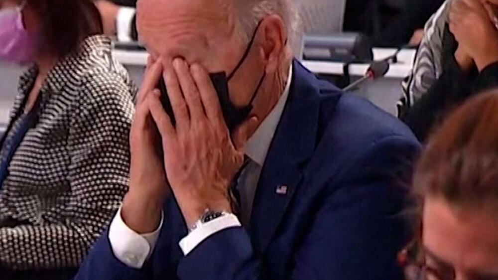 US President Joe Biden appears to fall asleep at Cop26
