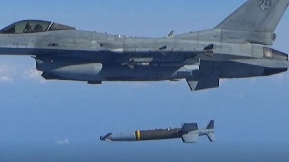 A South Korean Air Force's F-15K fires an air-to-surface missile towards north of its maritime border with North Korea, in this handout provided by South Korea's Defence Ministry on November 2, 2022.      South Korea's Defence Ministry/Yonhap via REUTERS   ATTENTION EDITORS - THIS IMAGE HAS BEEN SUPPLIED BY A THIRD PARTY.  SOUTH KOREA OUT.  NO RESALES.  NO ARCHIVE. 