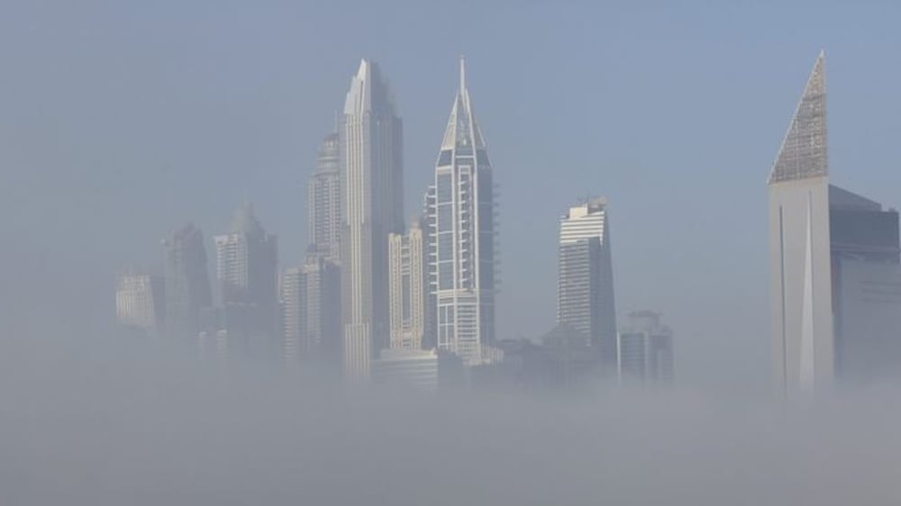 How does fog form in the UAE's desert climate?