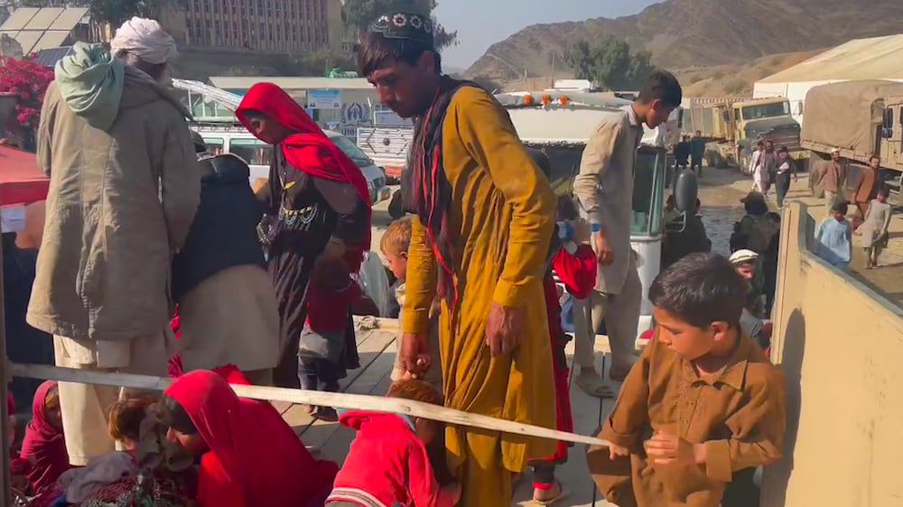 Thousands of undocumented Afghans expelled from Pakistan