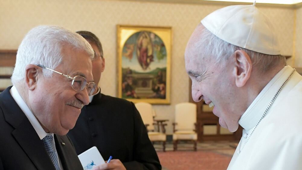 Palestinian President Mahmoud Abbas shakes hands with Pope Francis during a meeting in Vatican, November 4, 2021.  Vatican Media/��Handout via REUTERS    ATTENTION EDITORS - THIS IMAGE WAS PROVIDED BY A THIRD PARTY. 